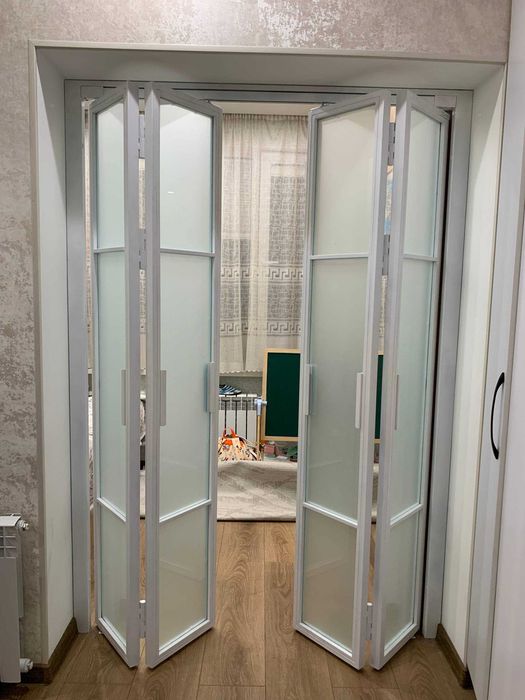 Стеклянные лофт перегородки и двери / Гардеробы лофт / Душевые кабины