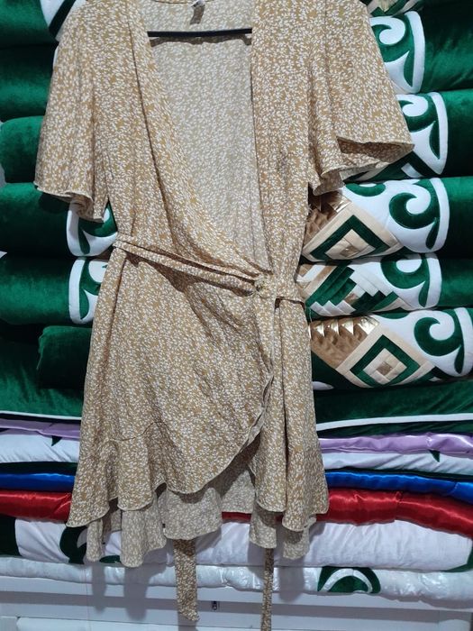 Әр түрлі киімдер.