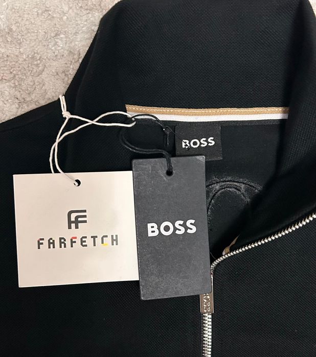 Vând jacheta noua de bărbați Boss