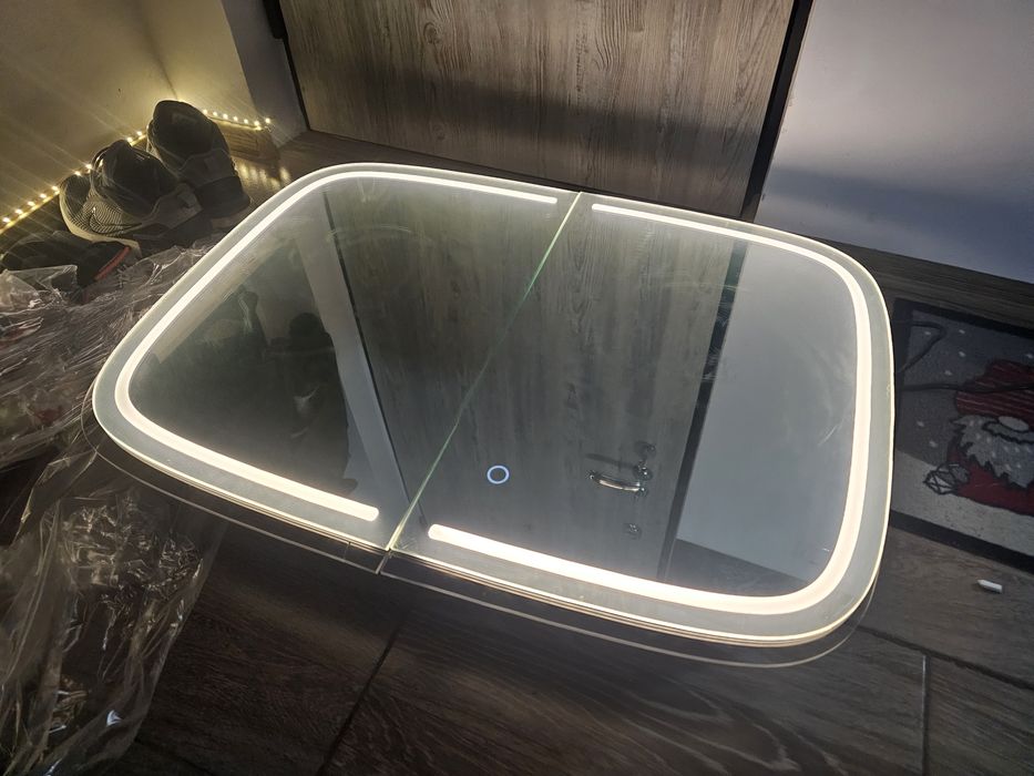 Oglindă baie LED premium cu dulap și prize integrate – modernă și practică