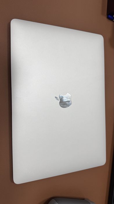 Macbook Air  8 / 128