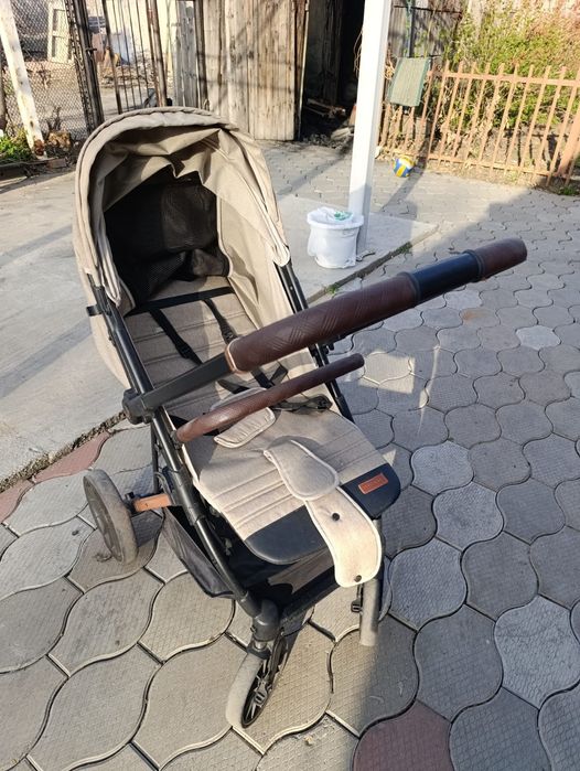 Продается коляска в хорошем состоянии.