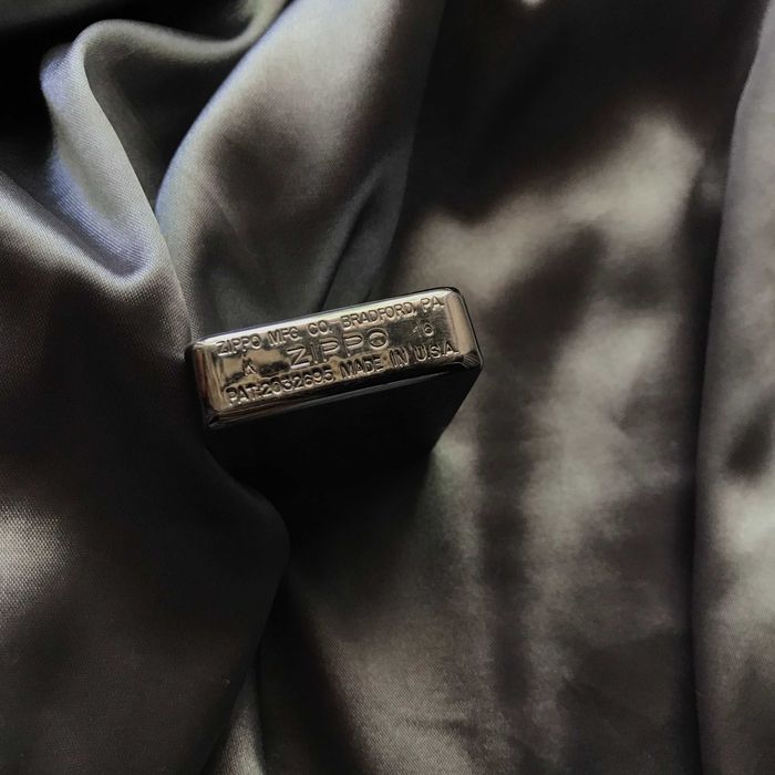 Зажигалка Zippo .