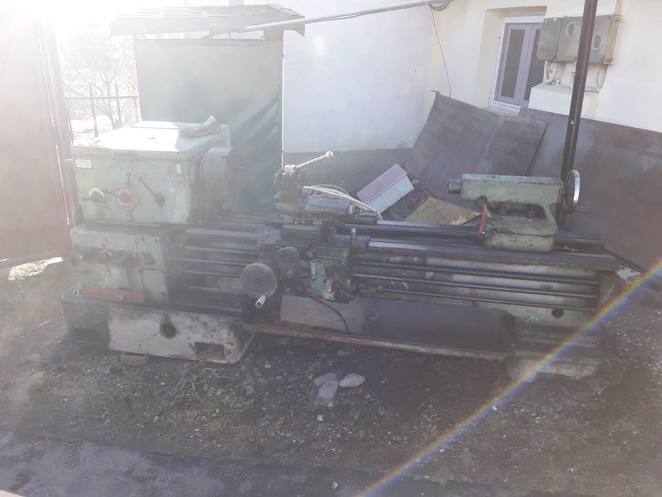 vând strung d I z 660 * 1500