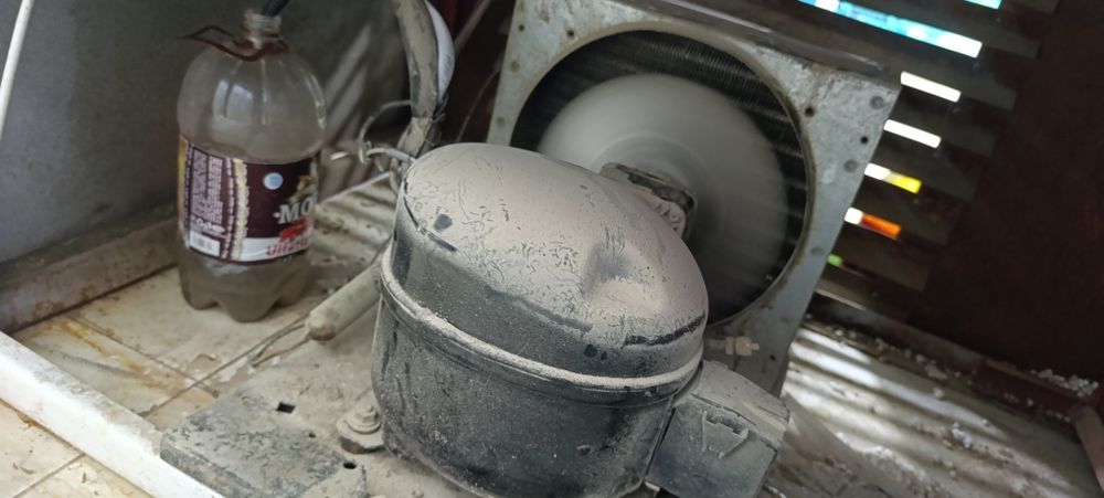 Витрина холодильник сотилади