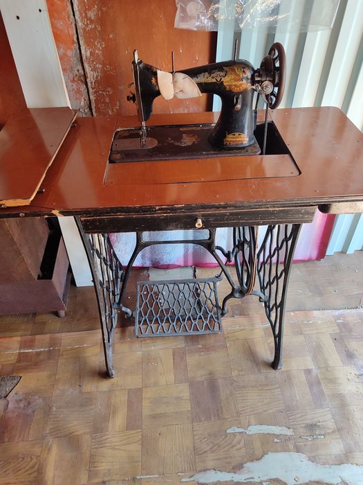 Швейная машинка. Ножная