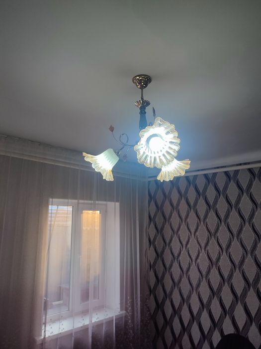 Подам люстру ___