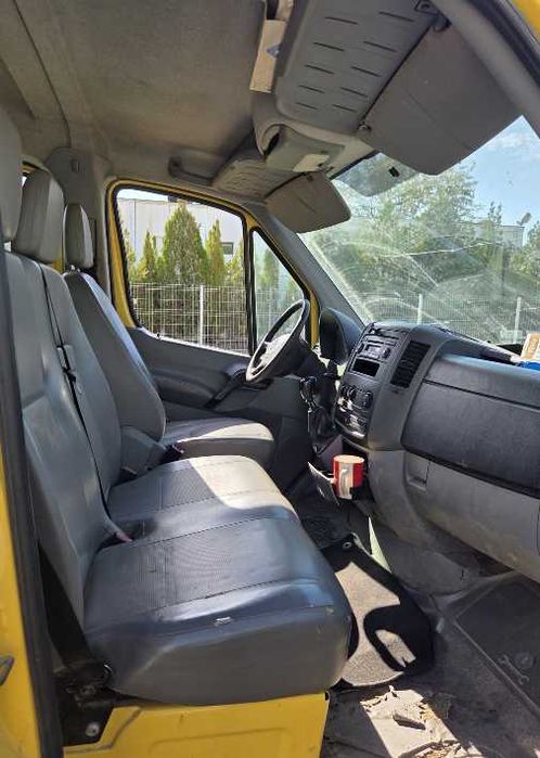 Volkswagen Crafter DOKA, an 2007, varianta cu cabină dublă și benă în spate, nebasculabilă.