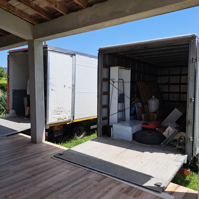 Транспорт с падащ борд или бус