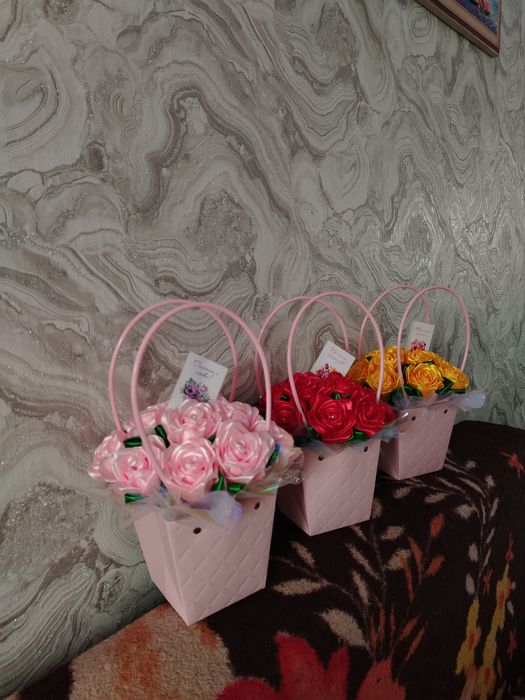 Букеты из атласной ленты.