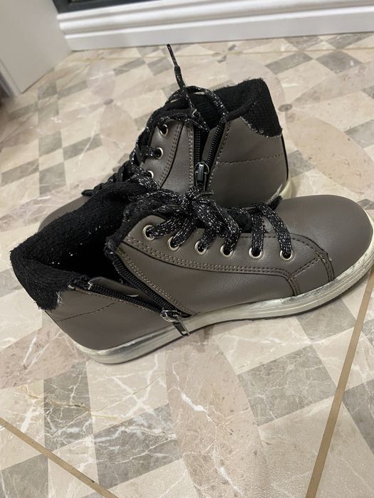 Ботинки на девочку .