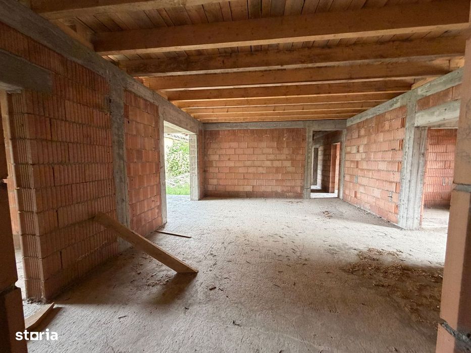 Casă de vânzare 260 mp utili + 1052 mp teren in centrul orasului Covas