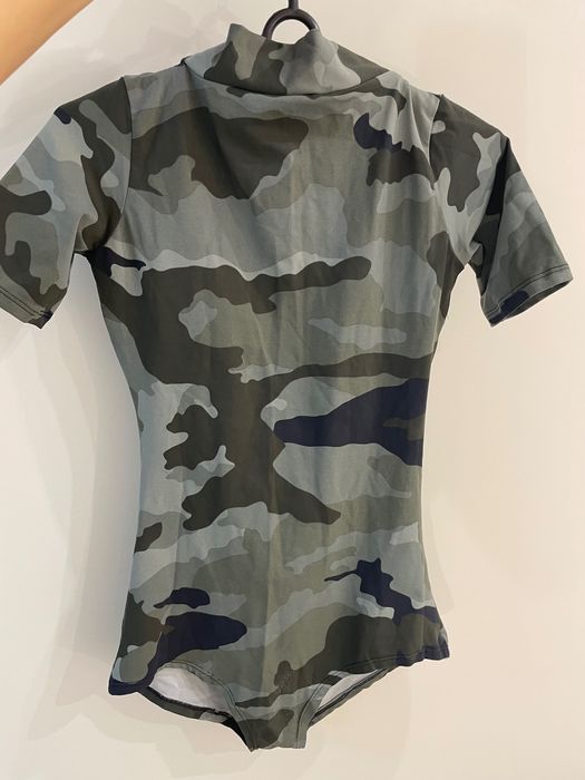 Камуфлажно боди с гол гръб!