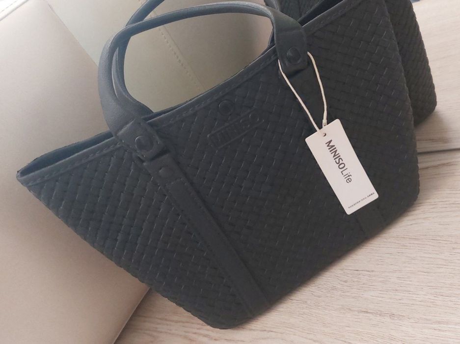 Miniso sumkasi rangi qora yangi