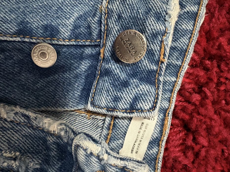 Pantaloni scurti de blugi