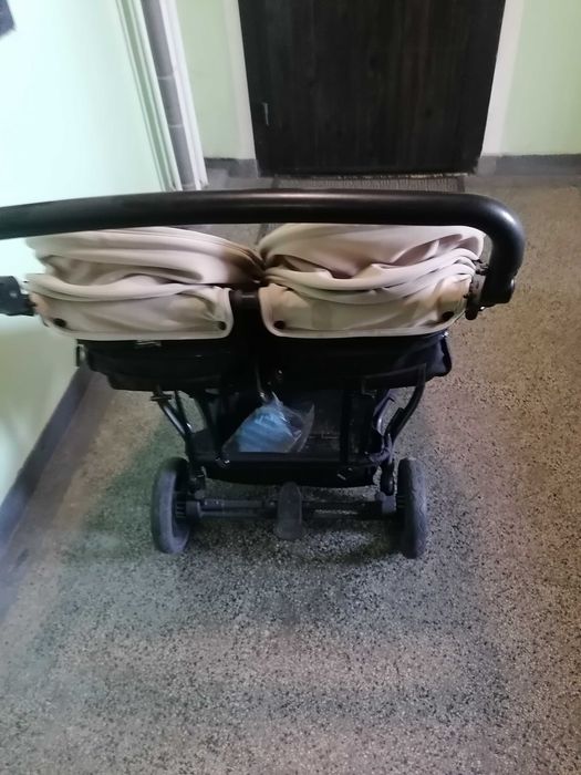 Количка за близнаци