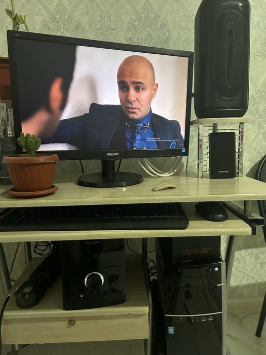 Компюьтер PHILIPS