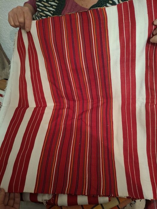 Мини килимчета, платове, родоп. и плетени на една кука калъфки, гайтан