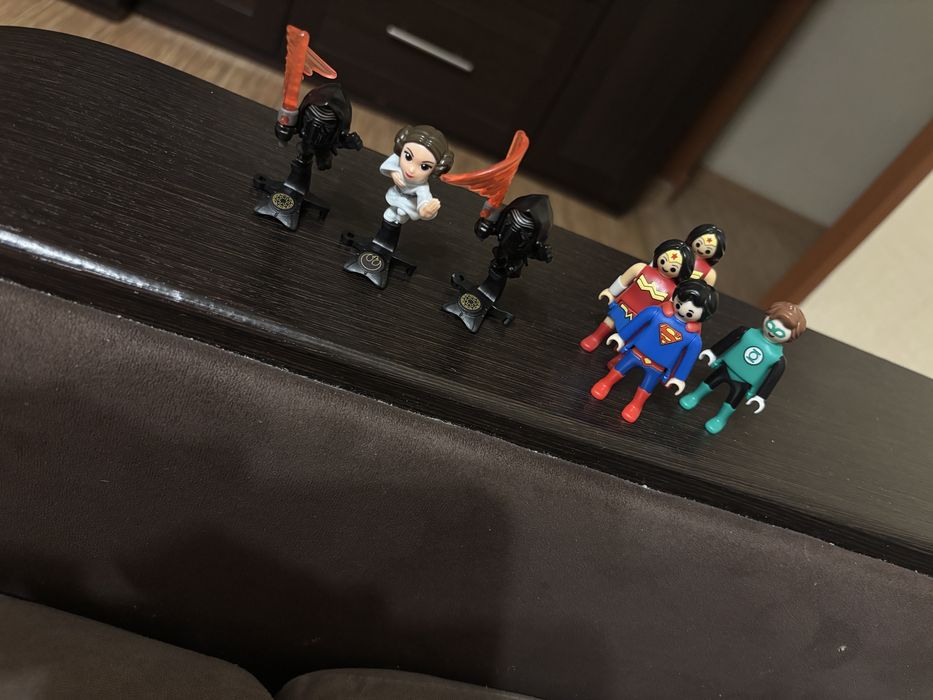 Продам киндер игрушки