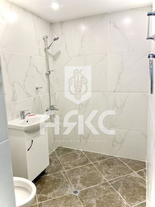 Двустаен апартамент в кв. Обеля 2