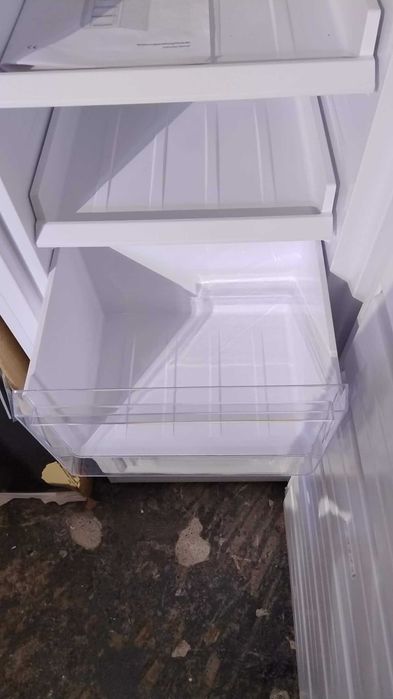 Чисто нов Вертикален Фризер Bomann 143 см 166 л Total No Frost