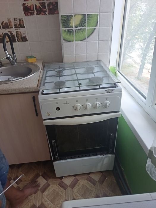 Газ плита продам 3000 тсч