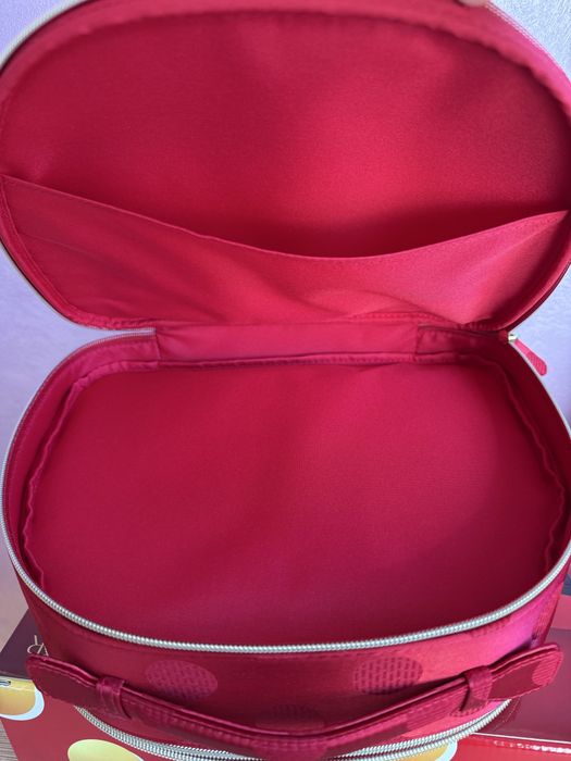 Estee Lauder -нов оригинален козметичен куфар/чанта