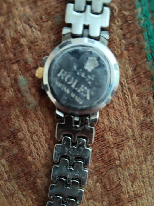 2бр дамски часовници ролекс и белучи