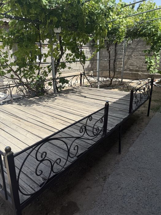 Тапчан сатылады.