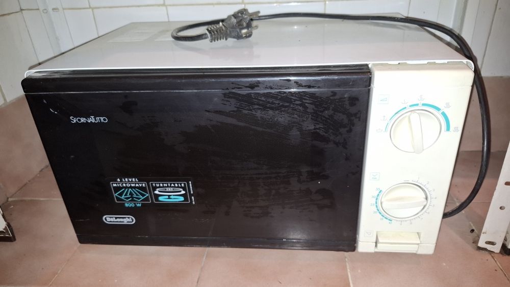 Микровълнова DeLonghi