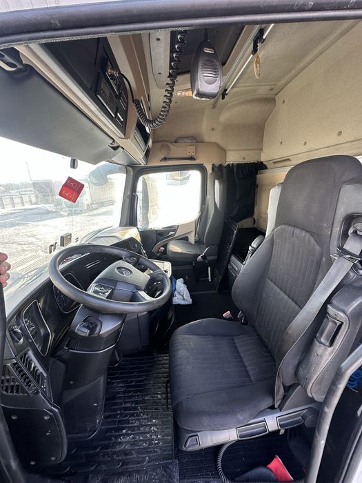 Dezmembrez Mercedes actros