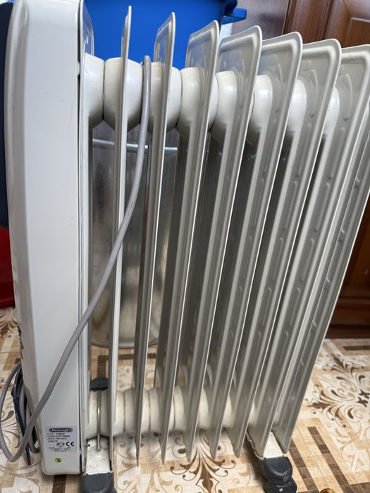 Продам масляный обогреватель DeLonghi