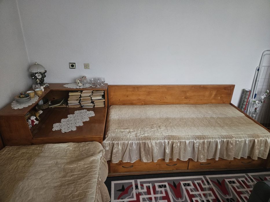 Ъглова спалня с ракла - масив