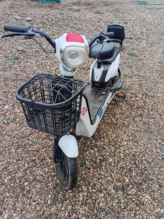 Scuter electric stare perfecta cu incarcator