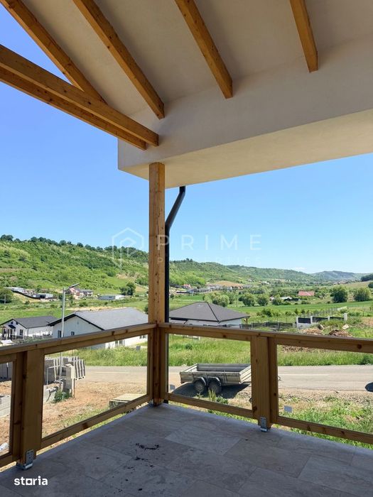Vilă chalet modern cu perete panoramic de sticlă - Livezeni, Mureș