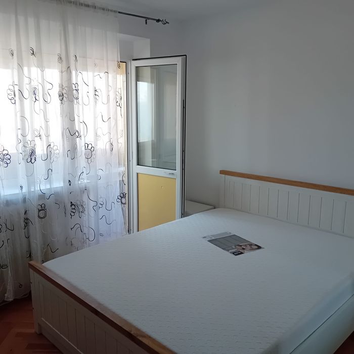 Camera libera in apartament cu 3 camere, Podu ros