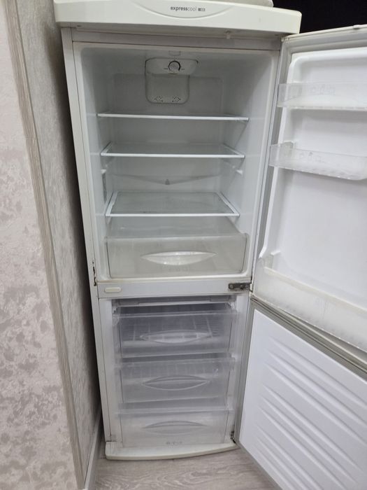 LG продаётся холодильник