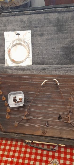 Santoor (sau santur), vechi instrument muzical