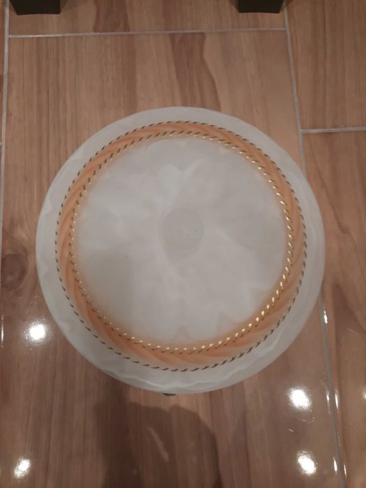 Плафон за стена или таван