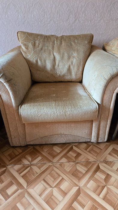 Продам угловой раскладной диван для гостиной