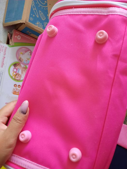 Продам рюкзак розовый  7000 тенге.