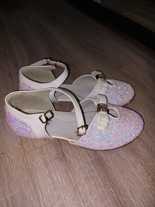 Продам туфли праздничные