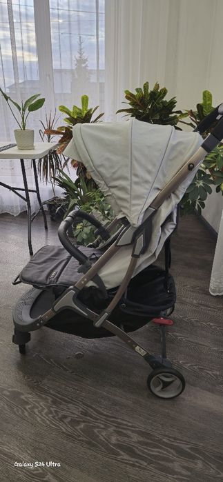 Продам прогулочную коляску Hot mom