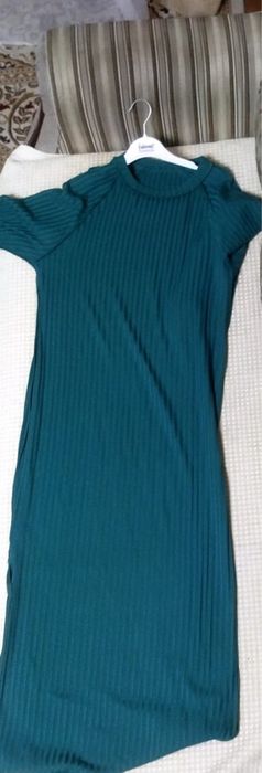 Платья б/у все 148 размеры