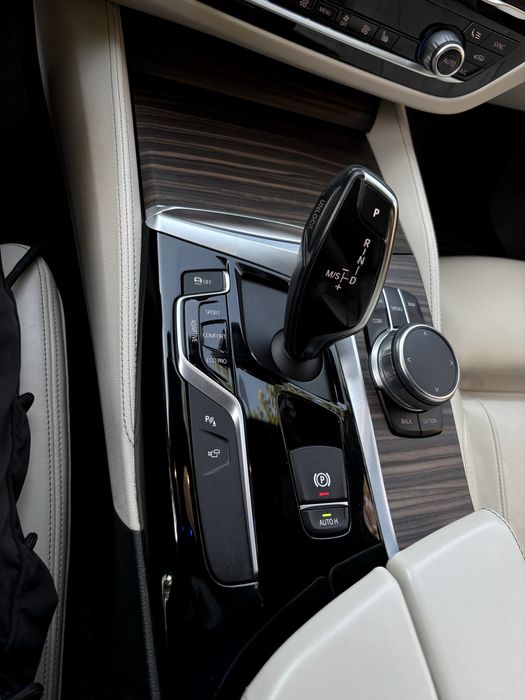 BMW Seria 5 G30 / 2.0 Diesel / 190cp /  Euro 6 / Luxury Line /  Harman & Kardon / Digital Key  /  Digital Cockpit  /  Gesture Control  /  Camera 360•