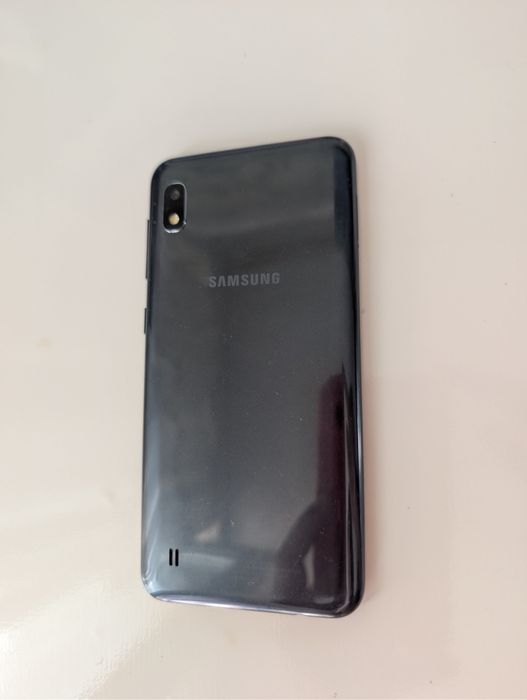 Samsung Galaxy A10 / telefon de buget pentru uz de zi cu zi