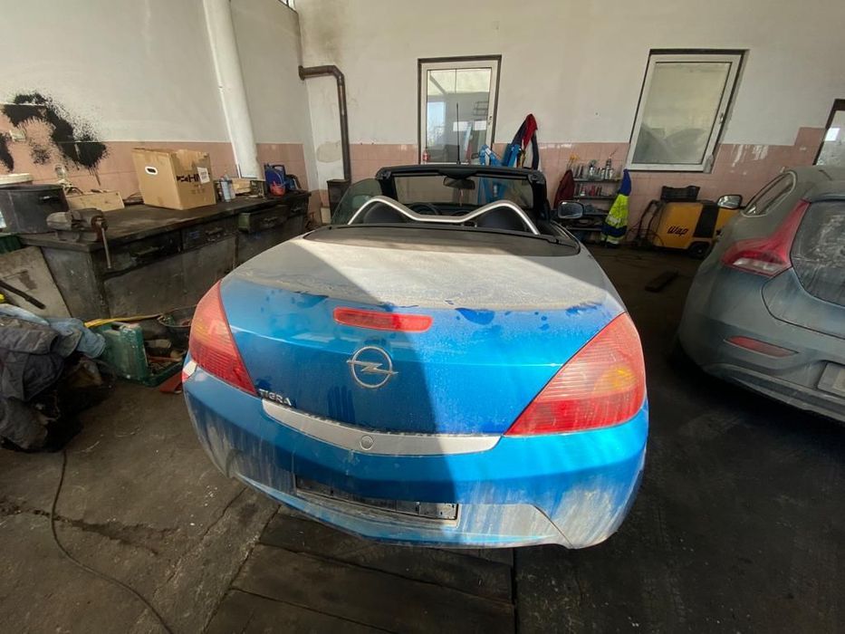 Dezmembram piese Opel Tigra B