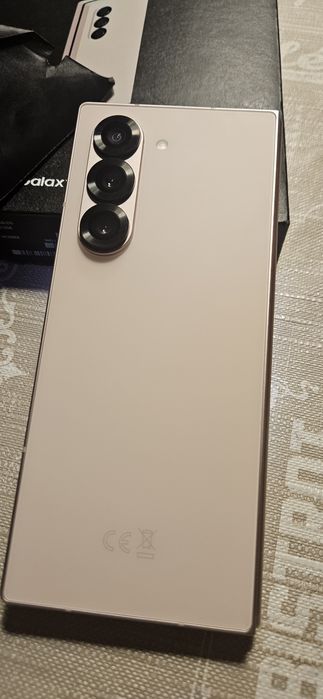 Samsung Z Fold 6 12 gb ram, 512 store 5G