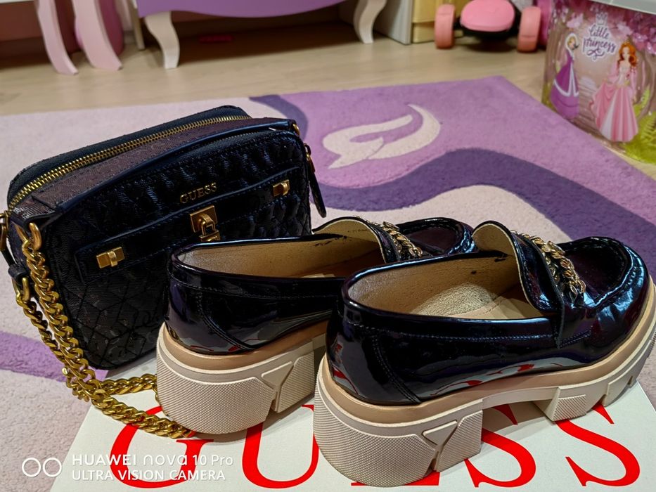 Страхотен сет Guess