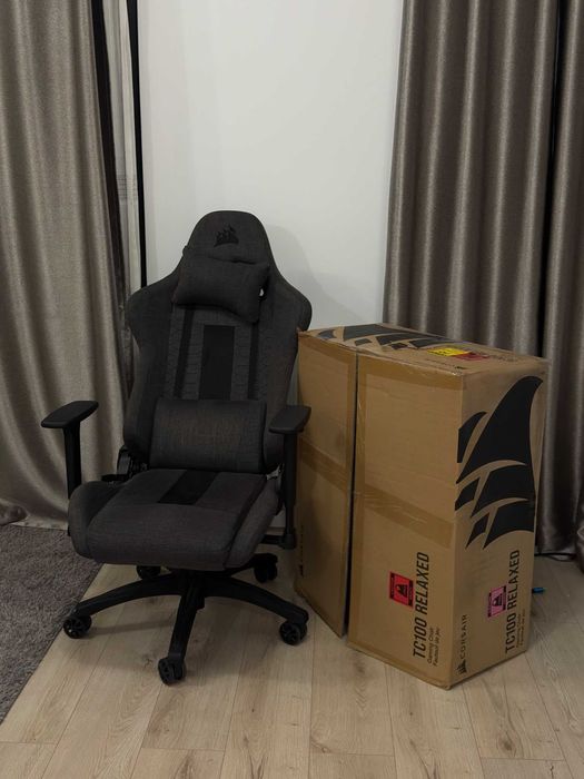 PC gigabyte RTX 4060 + monitor lg + scaun gaming corsair